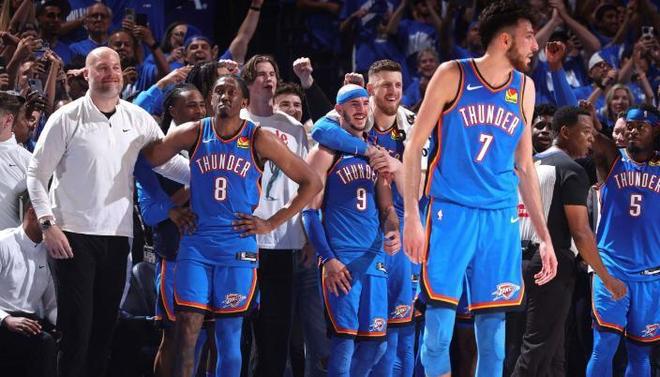 路易斯-迪亚斯导致阿什拉夫受伤，摩洛哥记者：你是个罪犯（阿什拉夫受伤引风波，摩洛哥记者痛斥路易斯-迪亚斯：你是个罪犯）